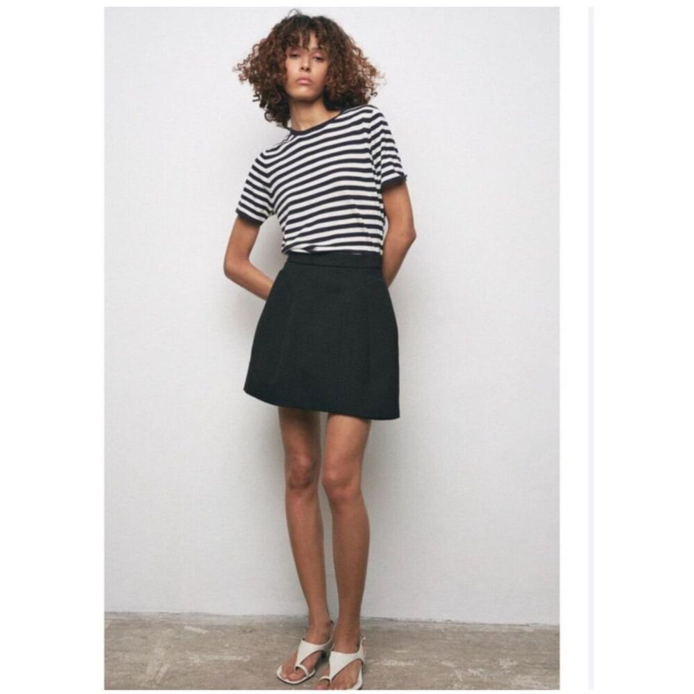 Zara Womens Embossed Short Skirt Medium Black High Waisted Flared 2813/797 NWT